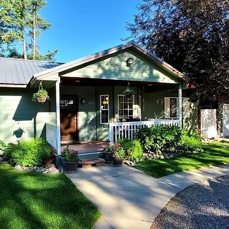 Whitefish Luxury Escape W Hot Tub, Fenced In Yard Villa